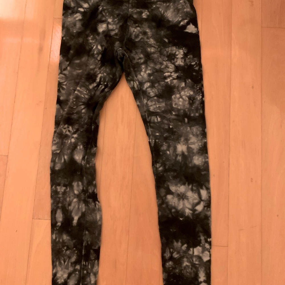 Black and White design leggings